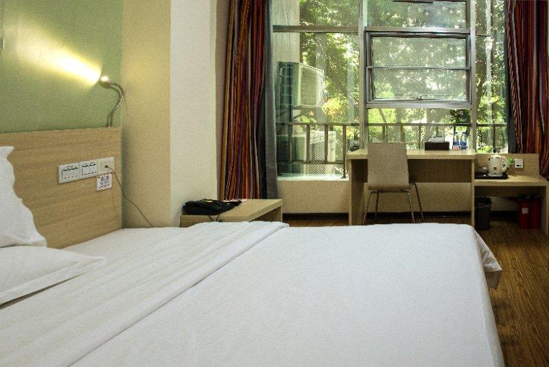 E+ Hotel Guangzhou Baixin Branch Exteriör bild