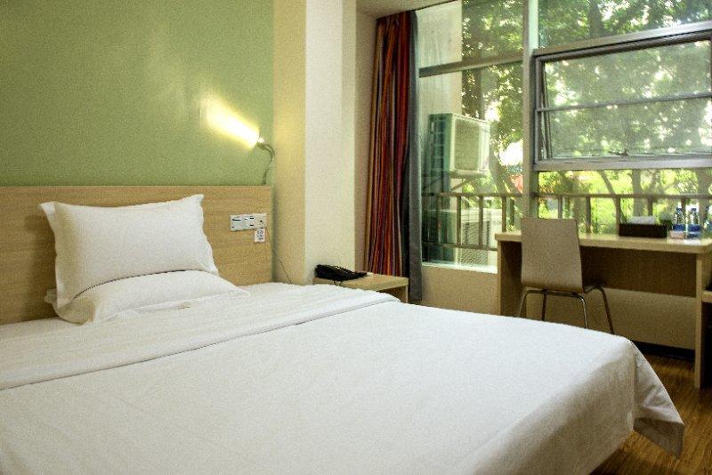 E+ Hotel Guangzhou Baixin Branch Exteriör bild